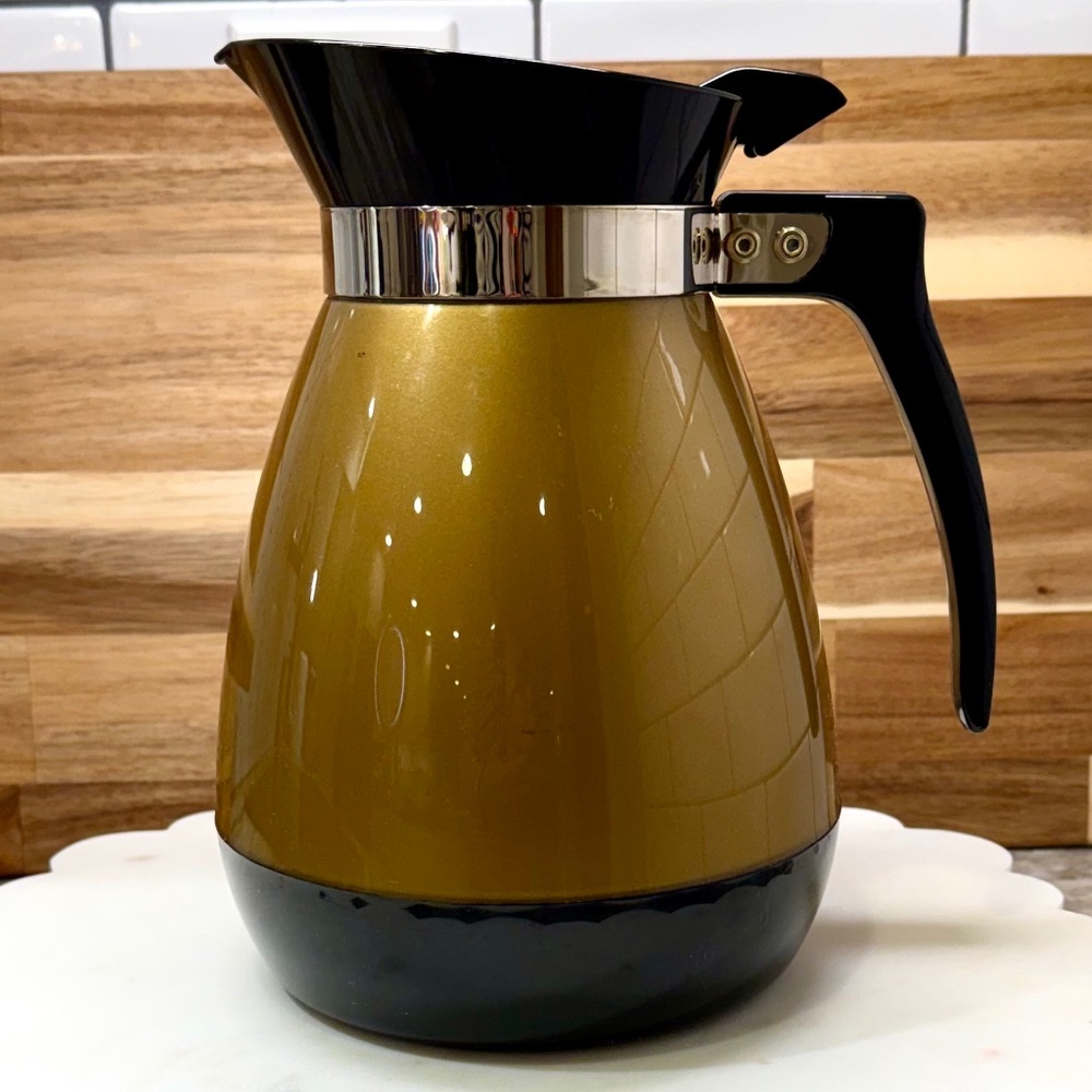 ☕ Vintage Thermo‑Serv 44 oz Coffee Carafe • Gold/Black • Retro Style ☕